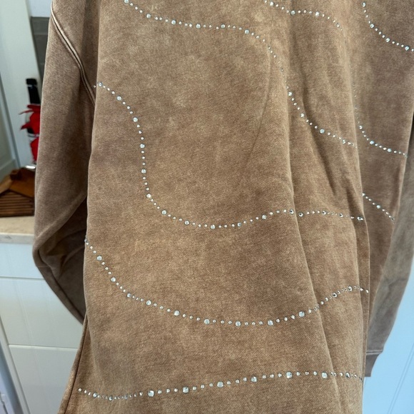 Brown Sweatshirt with Subtle Diamond Design - Picture 4 of 4